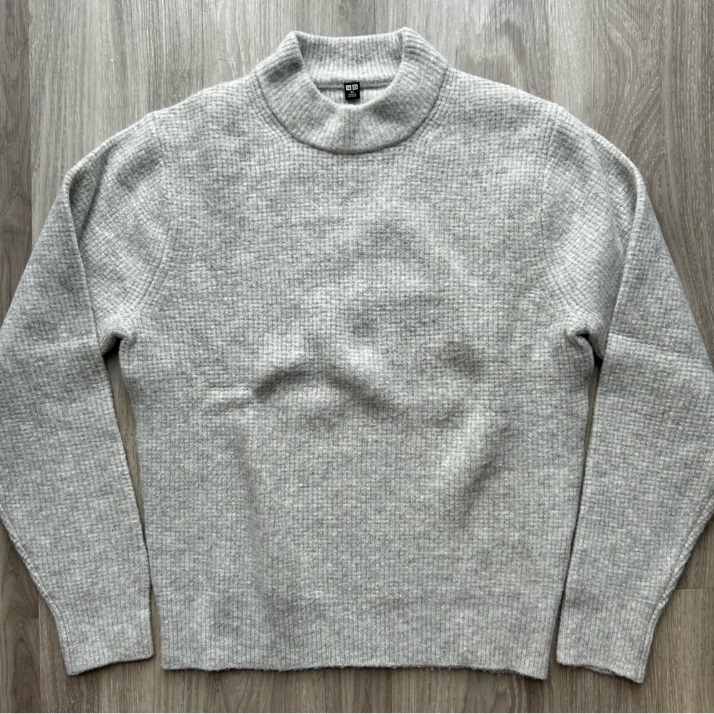 Uniqlo | Camel Mock Turtleneck Sweater in White Heather (Size XS)